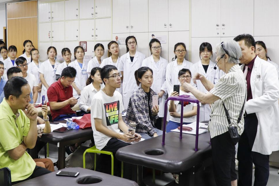 龙氏治脊疗法学习班